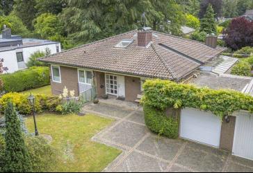 Achitektenhaus mit Einliegerwohnung, Garage und Schwimmbad in top Wohnlage in Ems- und Waldnähe!