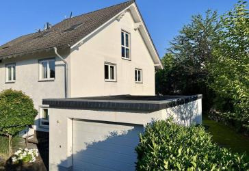 Einziehen & wohlfühlen - großzügige Doppelhaushälfte mit wunderschönem Garten in Hennef