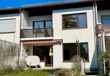 MODERNISIERTES REIHENMITTELHAUS IN RUHIGER-LAGE ! GARTEN - GARAGE - KELLER - HEIZUNG NEU