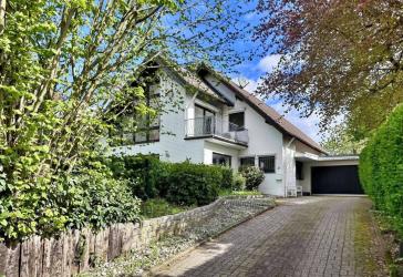 Repräsentatives EFH mit großem Gartenparadies