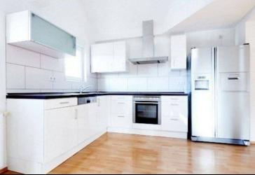 Top saniertes Zweifamilienhaus mit Dachterrasse in zentraler Lage - bezugsfrei & renditestark