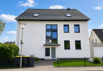 Erstbezug nach Kernsanierung: 126 m² Wohnung im Erdgeschoss mit Wintergarten und eigenem Garten