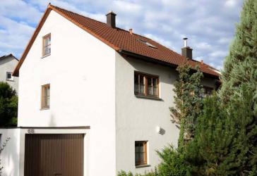 Provisionsfrei - Reiheneckhaus mit Garten, Garage & neuem Dach in Reutlingen Betzingen