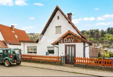 Charmantes Einfamilienhaus mit 5 Zimmern, Garage und sofortiger Verfügbarkeit