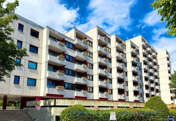 Moderne Ferienwohnung 38 m², Schwimmbad, Balkon ins grüne ??, überdachter Stellplatz, Haus Berolina