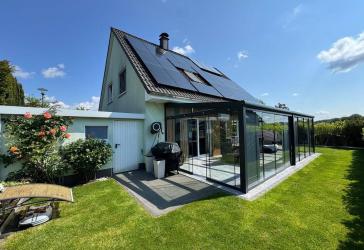 Modernes freistehendes Einfamilienhaus mit exklusivem Glas-Wintergarten, Smart-Home und hochwertiger Ausstattung