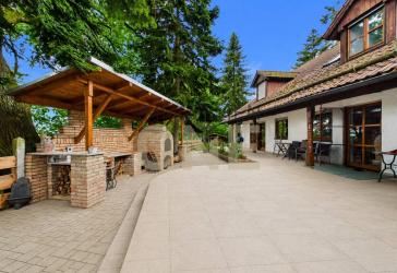 Stilvolle Landhausvilla mit separater Einliegerwohnung und Weitblick