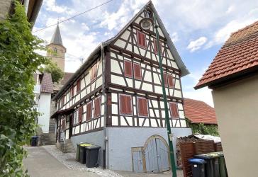 Mehrfamilienhaus mit zwei Wohneinheiten im Ortskern von Mühlacker-Großglattbach