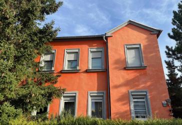 Attraktives Zweifamilienhaus mit großem Garten!