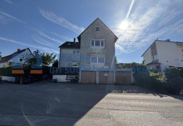 Mehrfamilienhaus mit Entwicklungspotenzial - 4 Wohneinheiten, Garagen und Gartenhaus