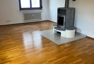 Großzügige 4,5-Zimmer Wohnung mit Balkon, Schwedenofen und Garage in Dagersheim