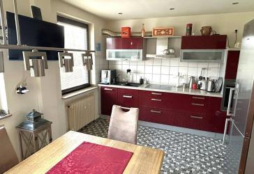 Großzügige 3-Zimmer-Wohnung mit Balkon und zusätzlichem Hobbyraum in ruhiger Lage.