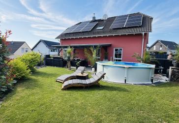 Modernes ZFH mit Pool, traumhaftem Weitblick und vielfältiger Nutzung in Bad Honnef-Aegidienberg