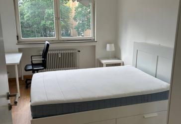 Möbliertes Zimmer in großzügiger 4er WG