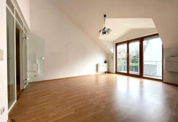 Niemand über Ihnen und sofort frei - Maisonette-Wohnung mit Rückzugsort - Balkon und TG-Stellplatz