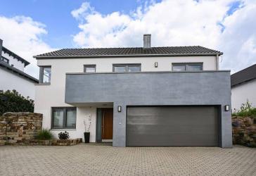 Exklusives Einfamilienhaus mit besonderer Architektur in Fuldatal-Simmershausen!