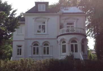 Erstbezug nach Sanierung: Leben im Dachgeschoss einer Jugendstilvilla in Hamburg Othmarschen