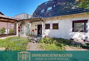 Freistehendes Einfamilienhaus mit Einliegerwohnung auf großzügigem Hanggrundstück