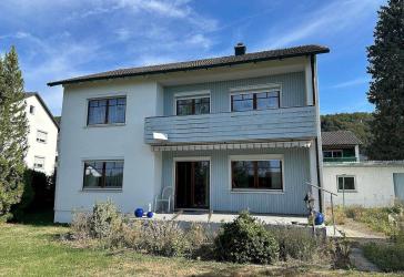 Viel Platz für die ganze Familie: Einfamilienhaus mit 230 m² Wohnfläche und großem Garten