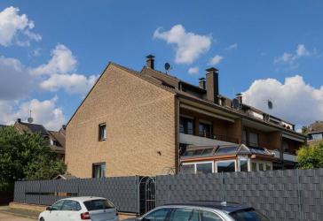 Familienfreundliches Reihenendhaus mit Wintergarten und separatem Wohnbereich