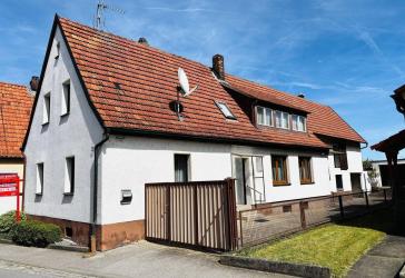 *PREISREDUZIERUNG* Bezugsfreies Haus mit Anbau, Nebengebäude und unterkellerter Garage, Grund ca. 600m², Wohnfl. 145m²