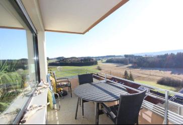 Sonnige und ruhige 3 Zimmer Wohnung mit Bergblick