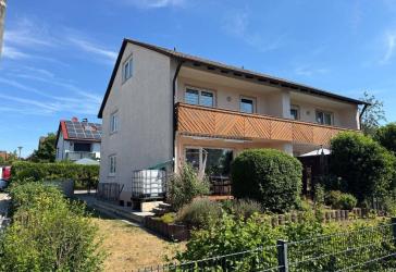 Gepflegte Doppelhaushälfte in attraktiver Wohnlage von Herrieden mit Garten und Garage