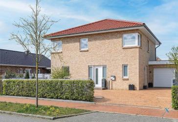 Moderne Stadtvilla in Flensburg mit Garten, Garage, Kamin & großer überdachter Terrasse