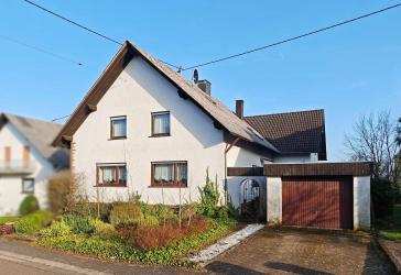 Zweifamilienhaus in beliebter Lage von Weiskirchen