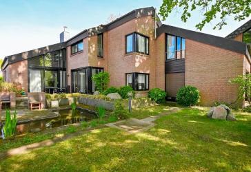Großzügiges Architektenhaus mit separater Einliegerwohnung auf sonnigem Grundstück!