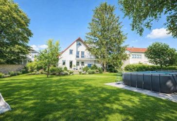 Modernes A+ Energieeffizienzhaus mit PV auf ca. 1.250 m² Traum-Grundstück
