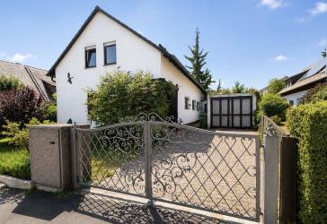 Charmantes Einfamilienhaus mit großzügigem Garten und Dachterrasse