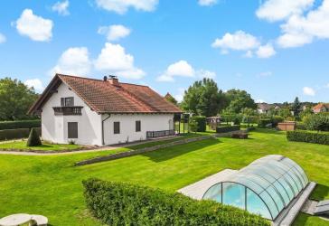 Großzügigkeit neu definiert: EFH, Pool & 2.790 m² Grundstück in Dölau