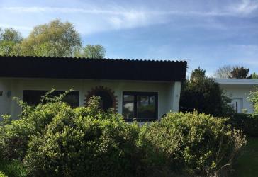 Ferienbungalow am Schweriner See mit schönem Pachtgrundstück und Carport
