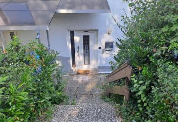 Helle Terrassenwohnung mit traumhaftem Garten und Terrasse in Limburg-Dietkirchen