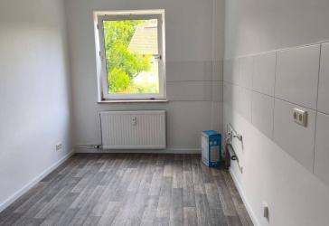 Endlich raus aus dem Elternhaus - frisch renovierte große 2 Zimmer Wohnung in zentraler Lage