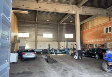 Reparaturhalle für LKW und Nutzfahrzeuge zu vermieten