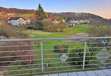 Traumhaftes Zweifamilienhaus mit Wohlfühl-Garten