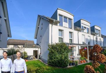 Raum für Familie und Zukunft - modernes Reihenendhaus mit Terrasse und Garten