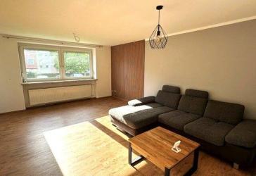 Sanierte 3-Zi.-EG-Wohnung mit Balkon und Garage