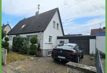 Freistehendes Haus mit viel Potenzial zum Ausbau/Erweiterung und großem Garten/Garage!