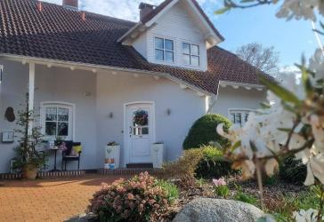 Von Privat! Ekl. Landhaus in idyllischer Waldrandlage 1000qm GF, 180qm WF