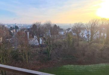 GRUNDform – Immobilien & Verwaltung ! Lust auf Eigentum ? Bezahlbare 3 Zimmer Wohnung mit Fernblick und PKW - Stellplatz!