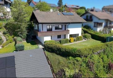 Wohnhaus mit Einliegerwohnung in bevorzugter Lage