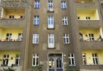 Zinshaus mit 18 aufgeteilten und abgeschlossenen Wohneinheiten in grünem Berliner Kiez