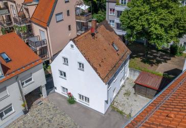 Sofort frei! Gepfl. Zweifamilienhaus in ruhiger, zentraler Lage in Augsburg-Innenstadt!