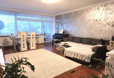 Gelegenheit: Geräumige 4-Zimmer-Wohnung (96 m² Wohnfläche) mit 2 Balkonen, in Regensburg (Westenviertel)