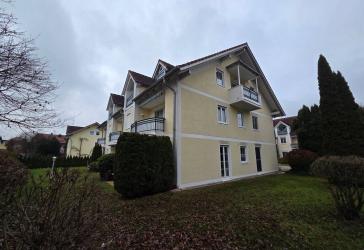 Charmante 2-Zimmer-Dachgeschosswohnung in ruhiger Wohnresidenz (Bad Füssing)