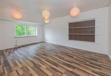Provisionsfrei! Großzügige 4-Zimmer-Dachgeschosswohnung in Lütgendortmund.