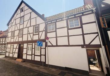 Gepflegtes Zweifamilienhaus in Northeim - voll vermietet, 2 separate Wohnungen & Entwicklungspotenzial